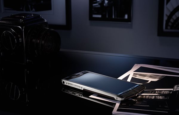 Vertu Signature Touch