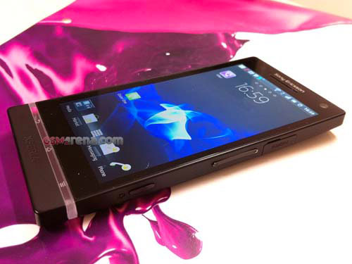 Le prochain smartphone de Sony Ericsson sera le « Xperia Ion », mais...