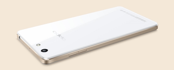 Oppo R1 : arrière